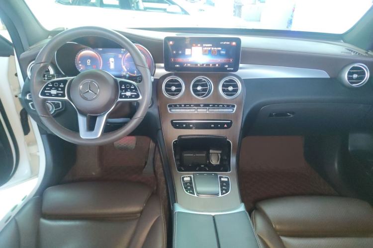 Used Mercedes-Benz GLC 2021 GLC 300 L 4MATIC Dynamic Model Center Console