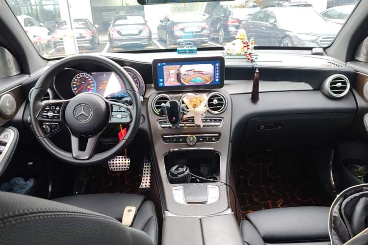 Used Mercedes-Benz GLC 2021 GLC 260 L 4MATIC Dynamic Edition Center Console