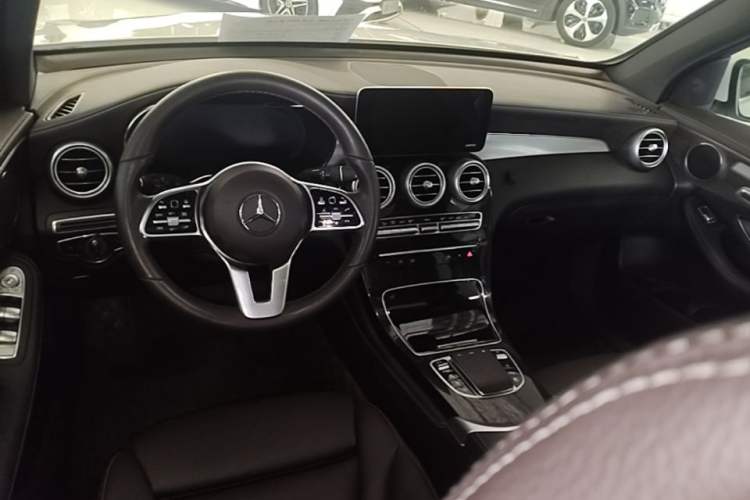 Used Mercedes-Benz GLC 2021 GLC 260 L 4MATIC Dynamic Edition Center Console