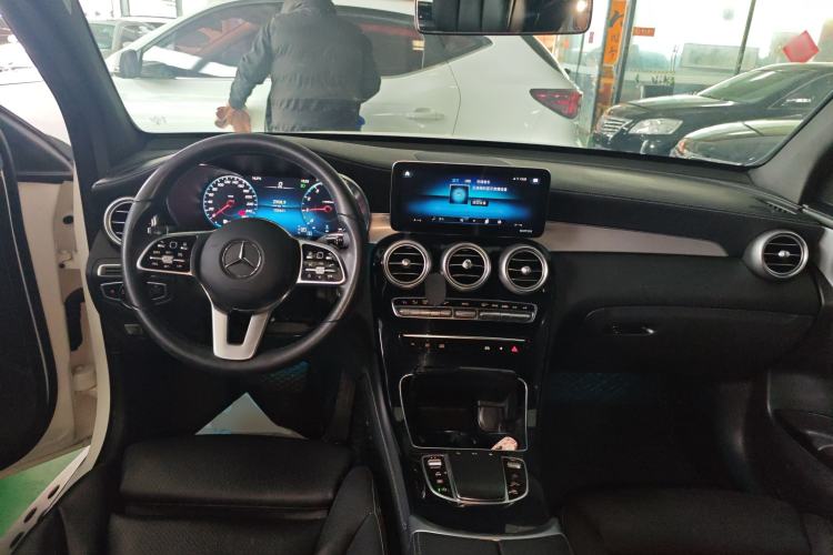 Used Mercedes-Benz GLC 2021 GLC 260 L 4MATIC Dynamic Edition Center Console
