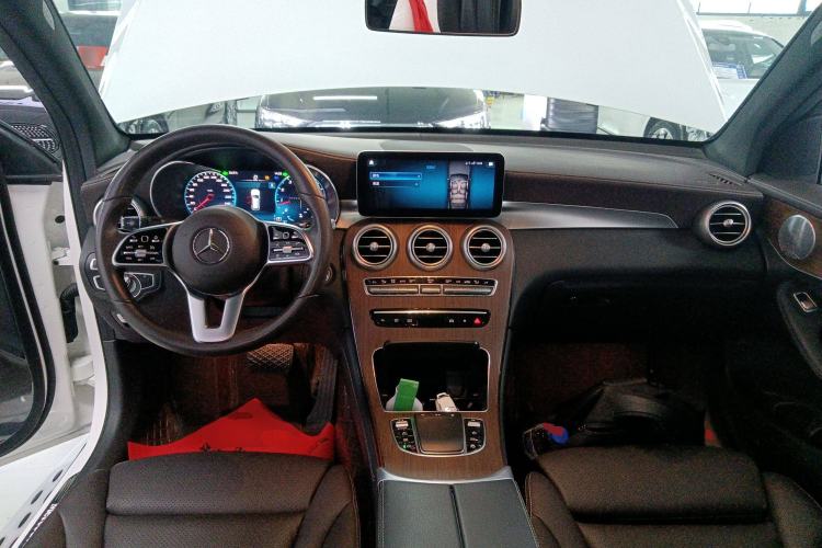 Used Mercedes-Benz GLC 2021 GLC 300 L 4MATIC Dynamic Model Center Console