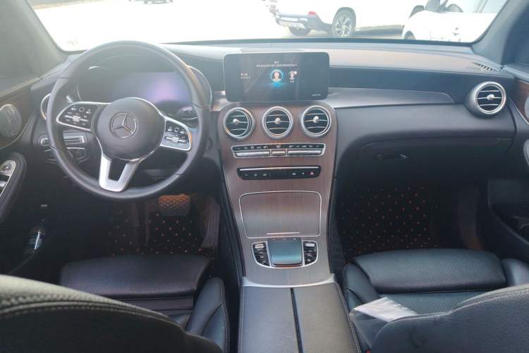 Used Mercedes-Benz GLC 2021 GLC 300 L 4MATIC Dynamic Model Center Console
