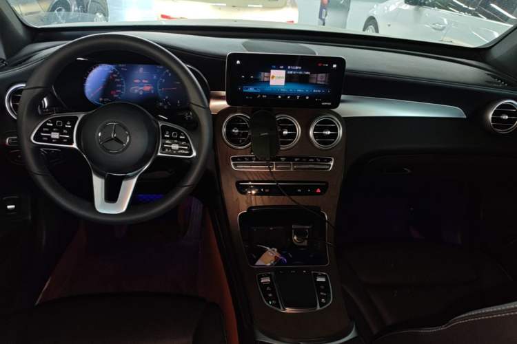 Used Mercedes-Benz GLC 2021 GLC 260 L 4MATIC Luxury Model Center Console