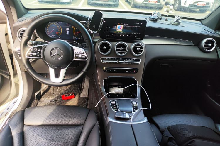 Used Mercedes-Benz GLC 2021 GLC 260 L 4MATIC Luxury Model Center Console