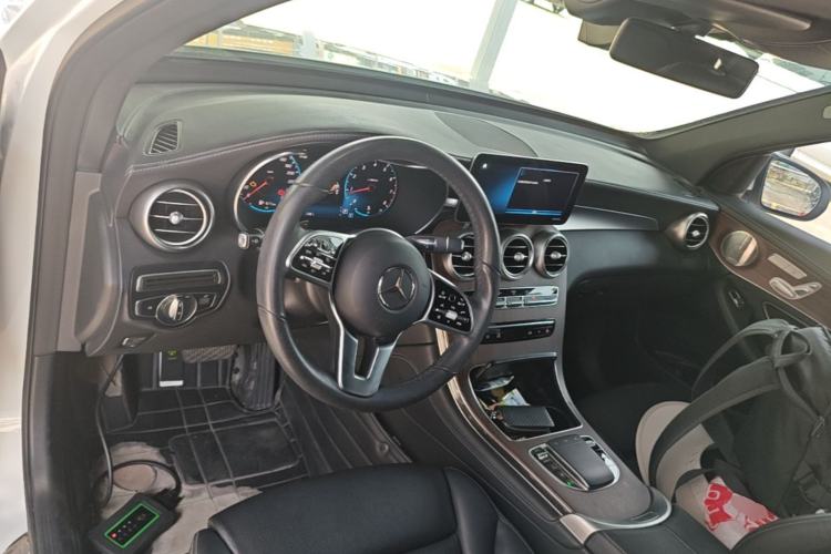 Used Mercedes-Benz GLC 2021 GLC 300 L 4MATIC Dynamic Model Center Console