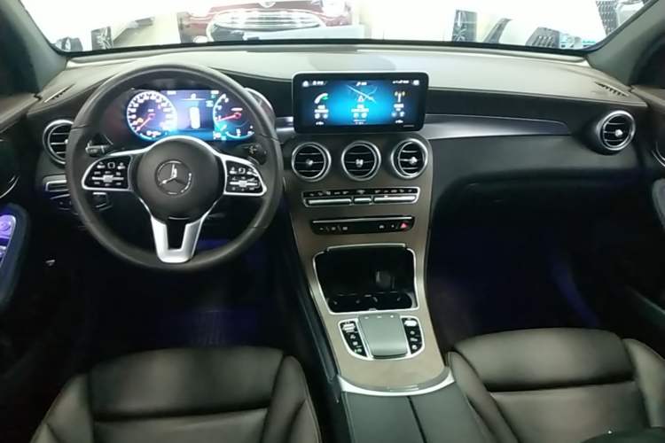 Used Mercedes-Benz GLC 2021 GLC 260 L 4MATIC Luxury Model Center Console