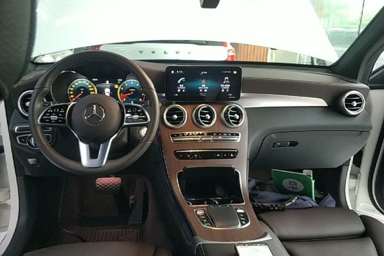 Used Mercedes-Benz GLC 2021 GLC 300 L 4MATIC Dynamic Model Center Console