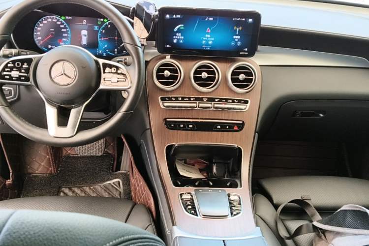 Used Mercedes-Benz GLC 2021 GLC 300 L 4MATIC Dynamic Model Center Console