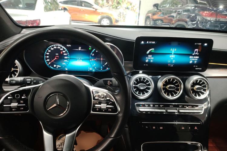 Used Mercedes-Benz GLC 2021 GLC 260 L 4MATIC Dynamic Edition Center Console