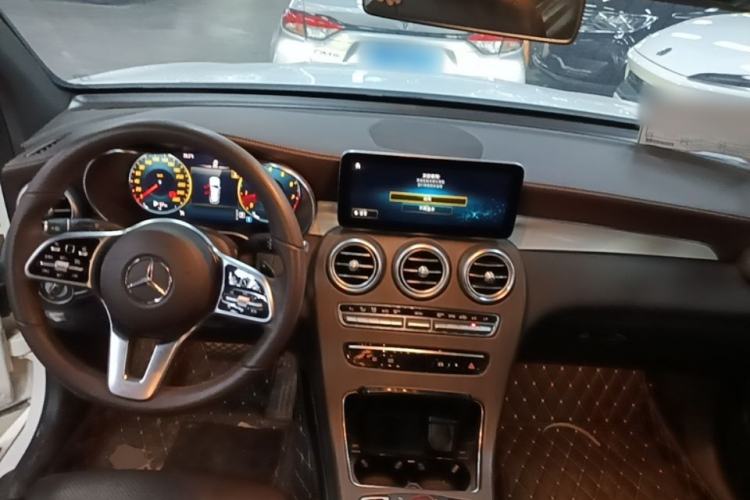 Used Mercedes-Benz GLC 2021 GLC 260 L 4MATIC Dynamic Edition Center Console
