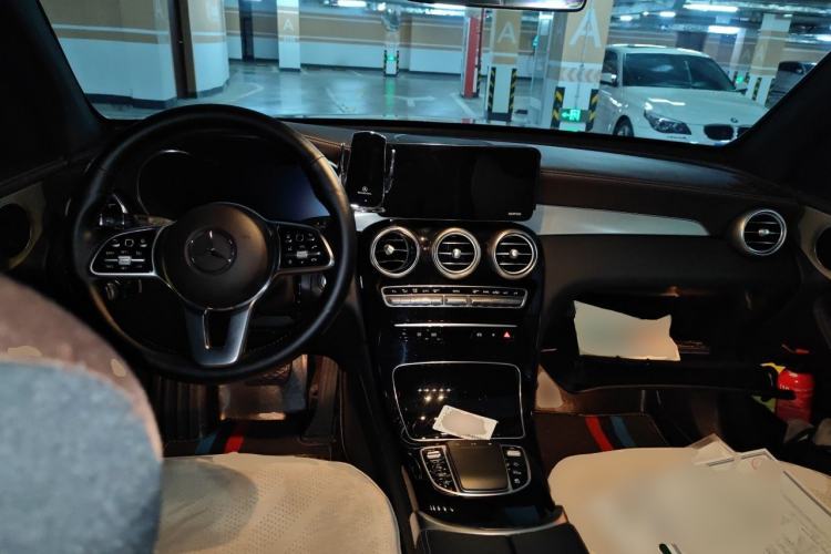 Used Mercedes-Benz GLC 2021 GLC 260 L 4MATIC Dynamic Edition Center Console
