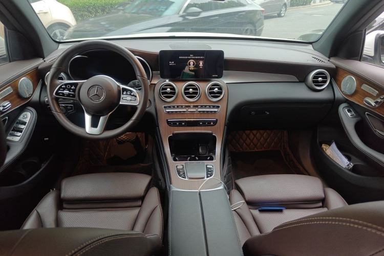 Used Mercedes-Benz GLC 2021 GLC 300 L 4MATIC Dynamic Model Center Console