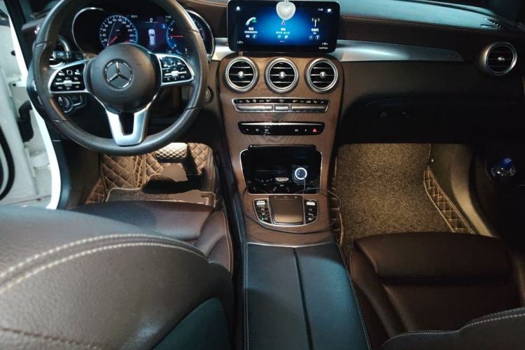 Used Mercedes-Benz GLC 2021 GLC 260 L 4MATIC Luxury Model Center Console
