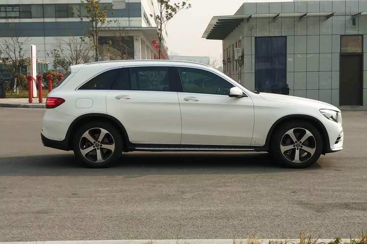 Used Mercedes-Benz GLC 2021 GLC 260 L 4MATIC Luxury Model Exterior 10