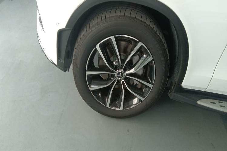 Used Mercedes-Benz GLC 2021 GLC 260 L 4MATIC Luxury Model Exterior 4