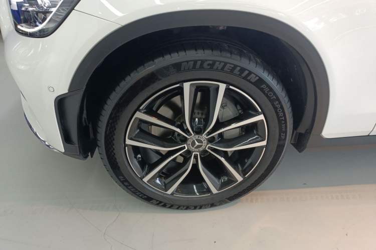 Used Mercedes-Benz GLC 2021 GLC 260 L 4MATIC Luxury Model Exterior 4
