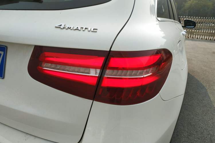 Used Mercedes-Benz GLC 2021 GLC 260 L 4MATIC Luxury Model Exterior 9