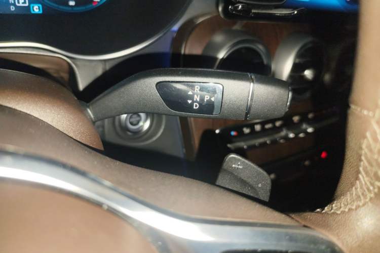 Used Mercedes-Benz GLC 2021 GLC 300 L 4MATIC Luxury Model Gear Lever