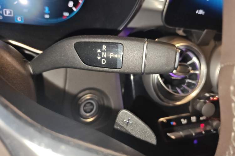 Used Mercedes-Benz GLC 2021 GLC 260 L 4MATIC Dynamic Edition Gear Lever