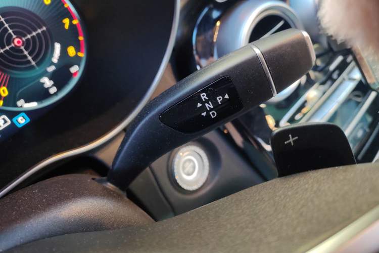 Used Mercedes-Benz GLC 2021 GLC 260 L 4MATIC Dynamic Edition Gear Lever
