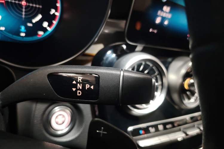 Used Mercedes-Benz GLC 2021 GLC 260 L 4MATIC Dynamic Edition Gear Lever