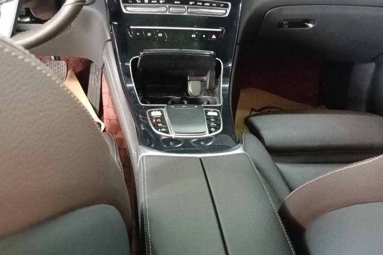 Used Mercedes-Benz GLC 2021 GLC 260 L 4MATIC Dynamic Edition Gear Lever