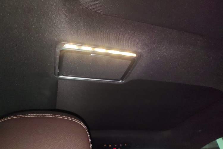 Used Mercedes-Benz GLC 2021 GLC 300 L 4MATIC Dynamic Model Headliner