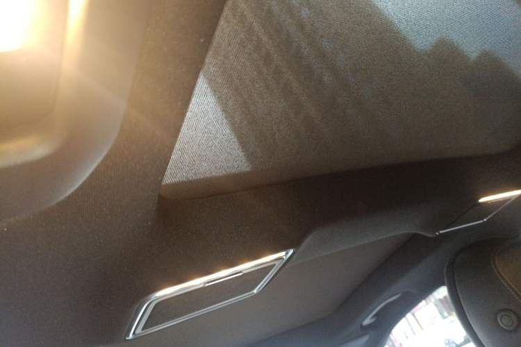 Used Mercedes-Benz GLC 2021 GLC 300 L 4MATIC Dynamic Model Headliner