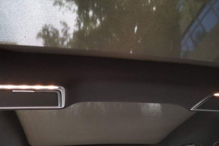 Used Mercedes-Benz GLC 2021 GLC 300 L 4MATIC Dynamic Model Headliner