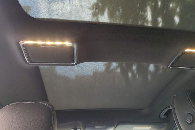Used Mercedes-Benz GLC 2021 GLC 300 L 4MATIC Dynamic Model Headliner