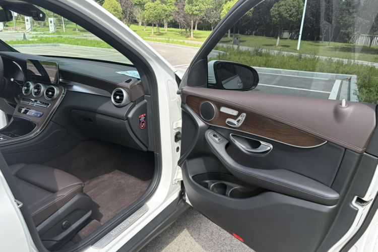 Used Mercedes-Benz GLC 2021 GLC 260 L 4MATIC Luxury Model Interior 2