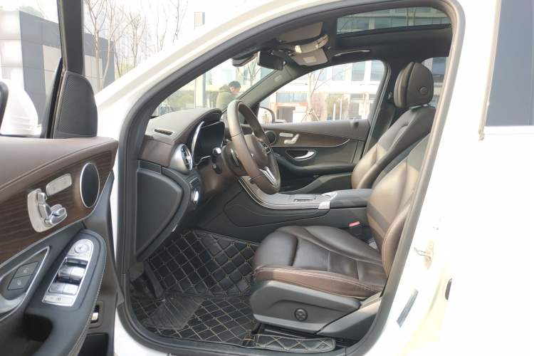 Used Mercedes-Benz GLC 2021 GLC 260 L 4MATIC Luxury Model Interior 2