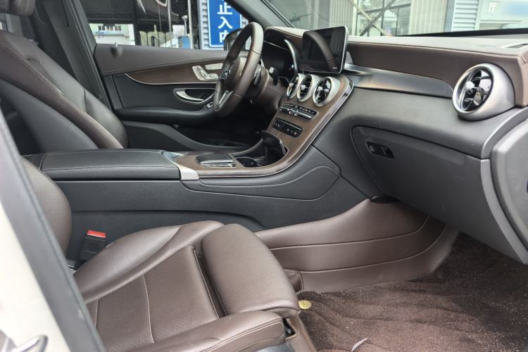 Used Mercedes-Benz GLC 2021 GLC 260 L 4MATIC Luxury Model Interior 3