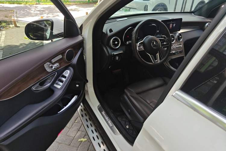 Used Mercedes-Benz GLC 2021 GLC 260 L 4MATIC Luxury Model Interior 3