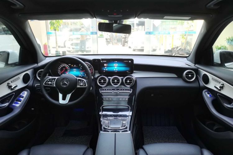 Used Mercedes-Benz GLC 2021 GLC 260 L 4MATIC Dynamic Edition Interior 4
