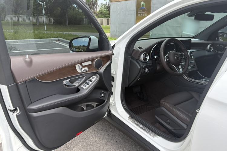 Used Mercedes-Benz GLC 2021 GLC 260 L 4MATIC Luxury Model Interior 4