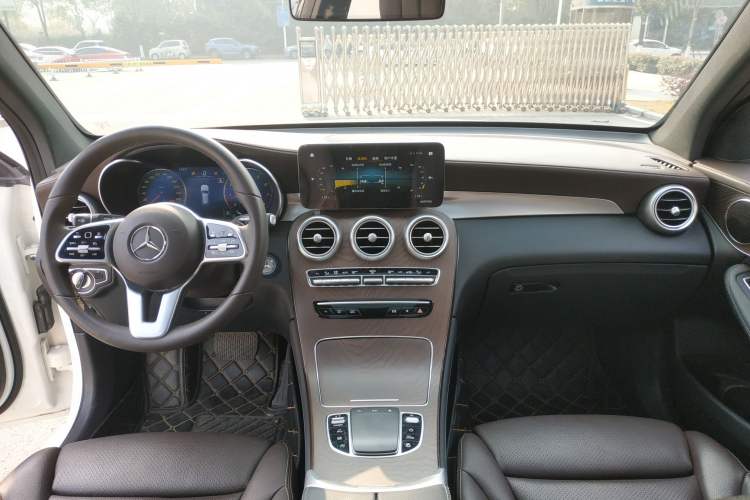 Used Mercedes-Benz GLC 2021 GLC 260 L 4MATIC Luxury Model Interior 4