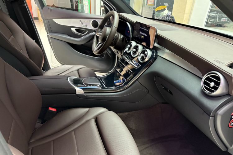 Used Mercedes-Benz GLC 2021 GLC 260 L 4MATIC Dynamic Edition Interior 5