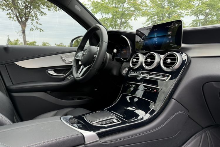Used Mercedes-Benz GLC 2021 GLC 260 L 4MATIC Dynamic Edition Interior 9