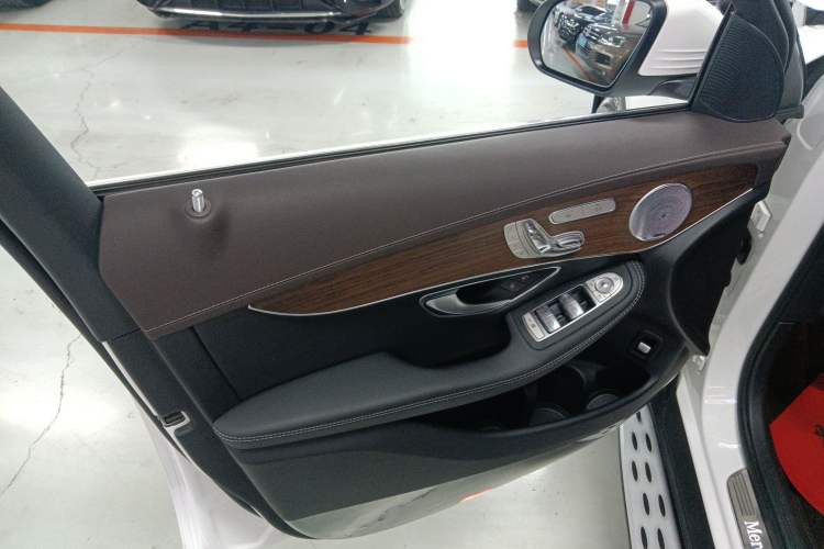 Used Mercedes-Benz GLC 2021 GLC 300 L 4MATIC Dynamic Model Left Front Door Interior