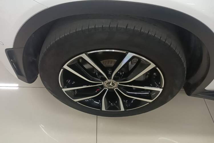 Used Mercedes-Benz GLC 2021 GLC 300 L 4MATIC Dynamic Model Left Front Wheel Hub