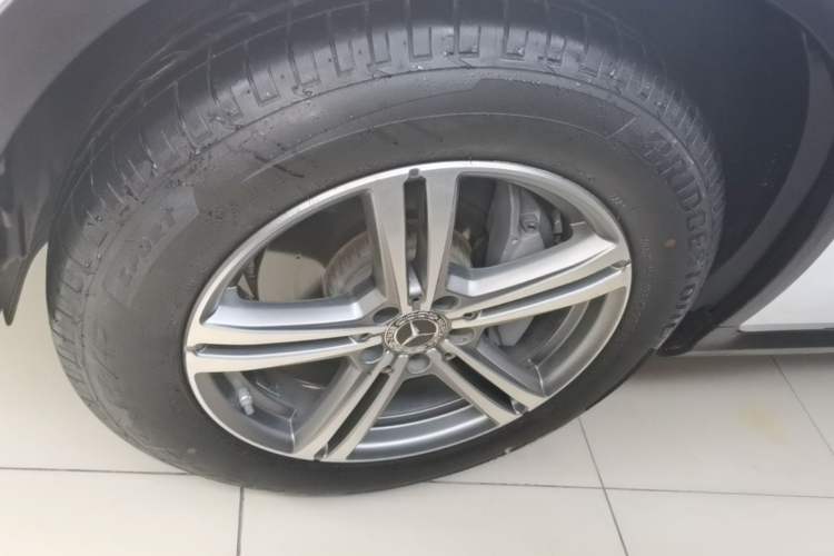 Used Mercedes-Benz GLC 2021 GLC 260 L 4MATIC Dynamic Edition Left Front Wheel Hub