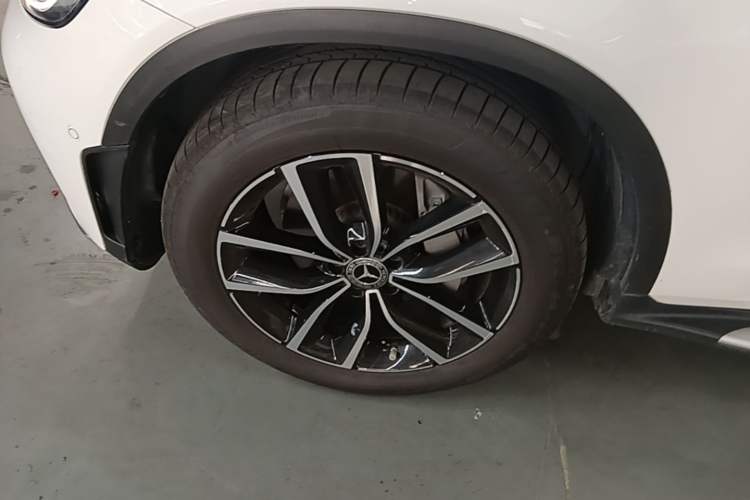Used Mercedes-Benz GLC 2021 GLC 300 L 4MATIC Dynamic Model Left Front Wheel Hub