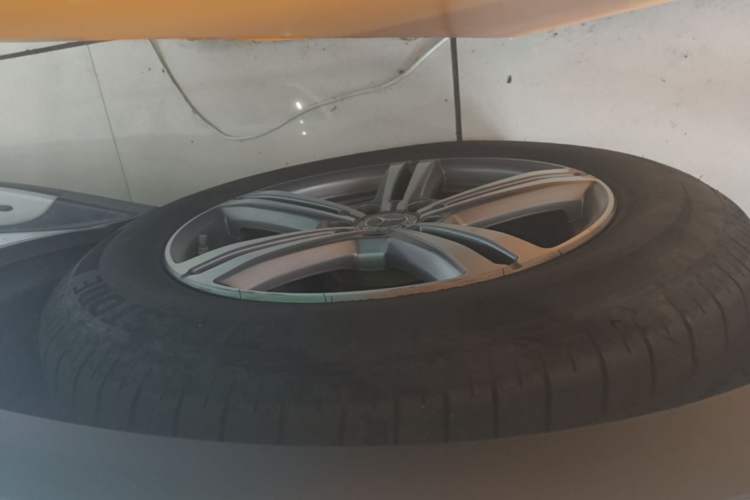 Used Mercedes-Benz GLC 2021 GLC 260 L 4MATIC Dynamic Edition Left Front Wheel Hub