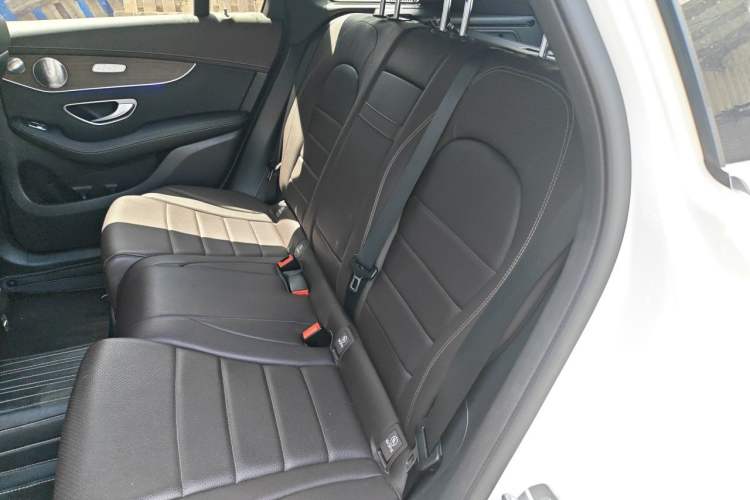 Used Mercedes-Benz GLC 2021 GLC 300 L 4MATIC Dynamic Model Left Rear Seat