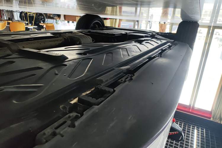 Used Mercedes-Benz GLC 2021 GLC 260 L 4MATIC Luxury Model Left Side Sill