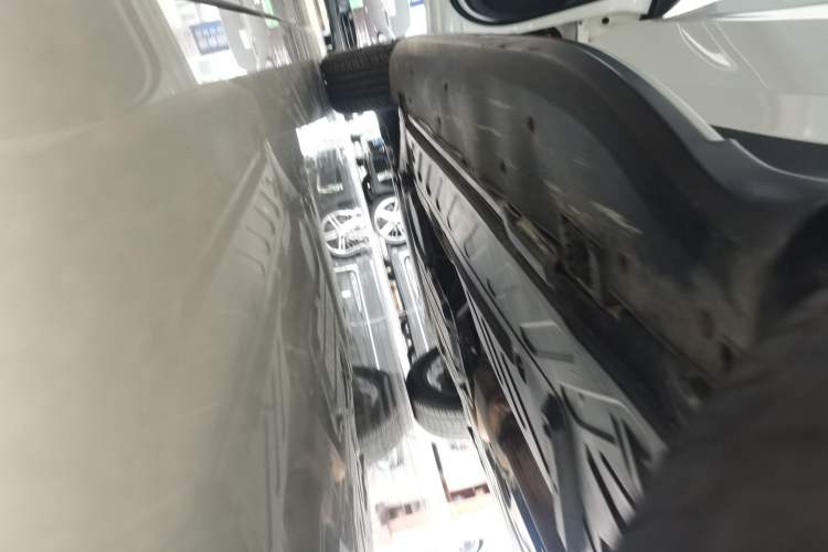 Used Mercedes-Benz GLC 2021 GLC 260 L 4MATIC Luxury Model Left Side Sill