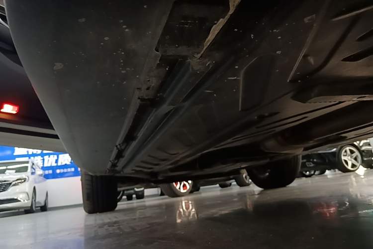 Used Mercedes-Benz GLC 2021 GLC 300 L 4MATIC Dynamic Model Left Side Sill