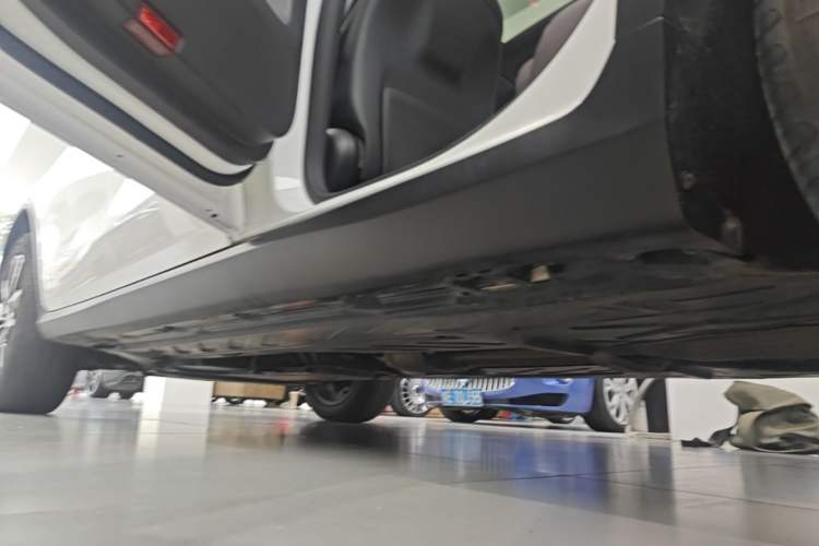 Used Mercedes-Benz GLC 2021 GLC 260 L 4MATIC Luxury Model Left Side Sill