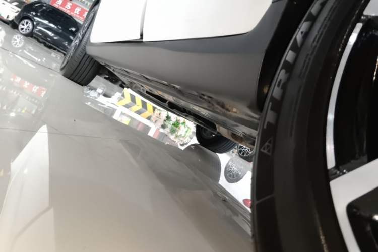 Used Mercedes-Benz GLC 2021 GLC 260 L 4MATIC Luxury Model Left Side Sill